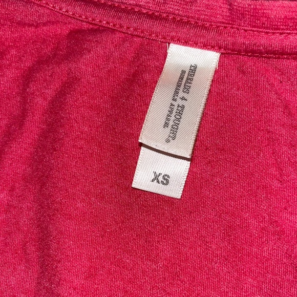 THREADS FOR THOUGHT LOT 2 SCOOP NECK TEES, CROPPED LEGGINGS LOT XS - Picture 3 of 6